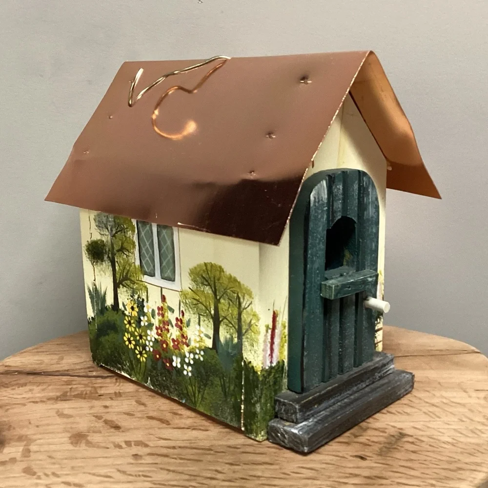 🟡 Hand Painted - Copper Roofed - Birdhouse - Excellent Condition - Unique Design - Picture 2 of 13